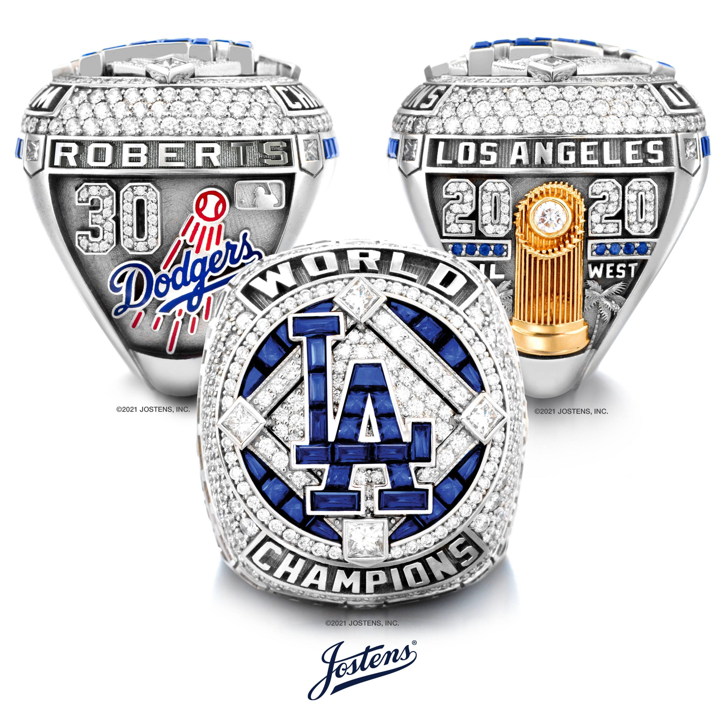 Vin Scully receives Dodgers championship ring