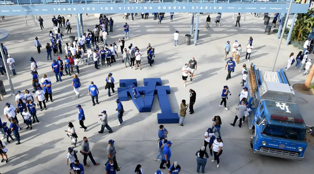 The line to get in for Mexican Heritage jersey night : r/Dodgers