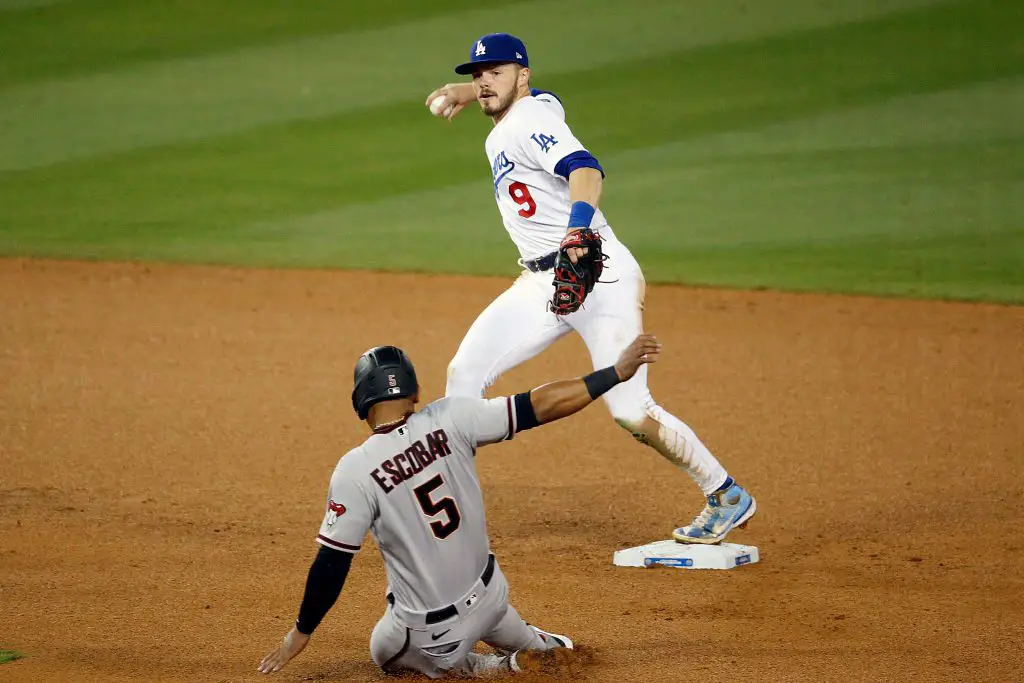 Dodgers: Why is Gavin Lux hitting better when playing shortstop?