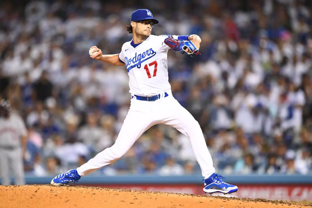 Dodgers opener Kelly gives up HR, injured in NLCS Game 5