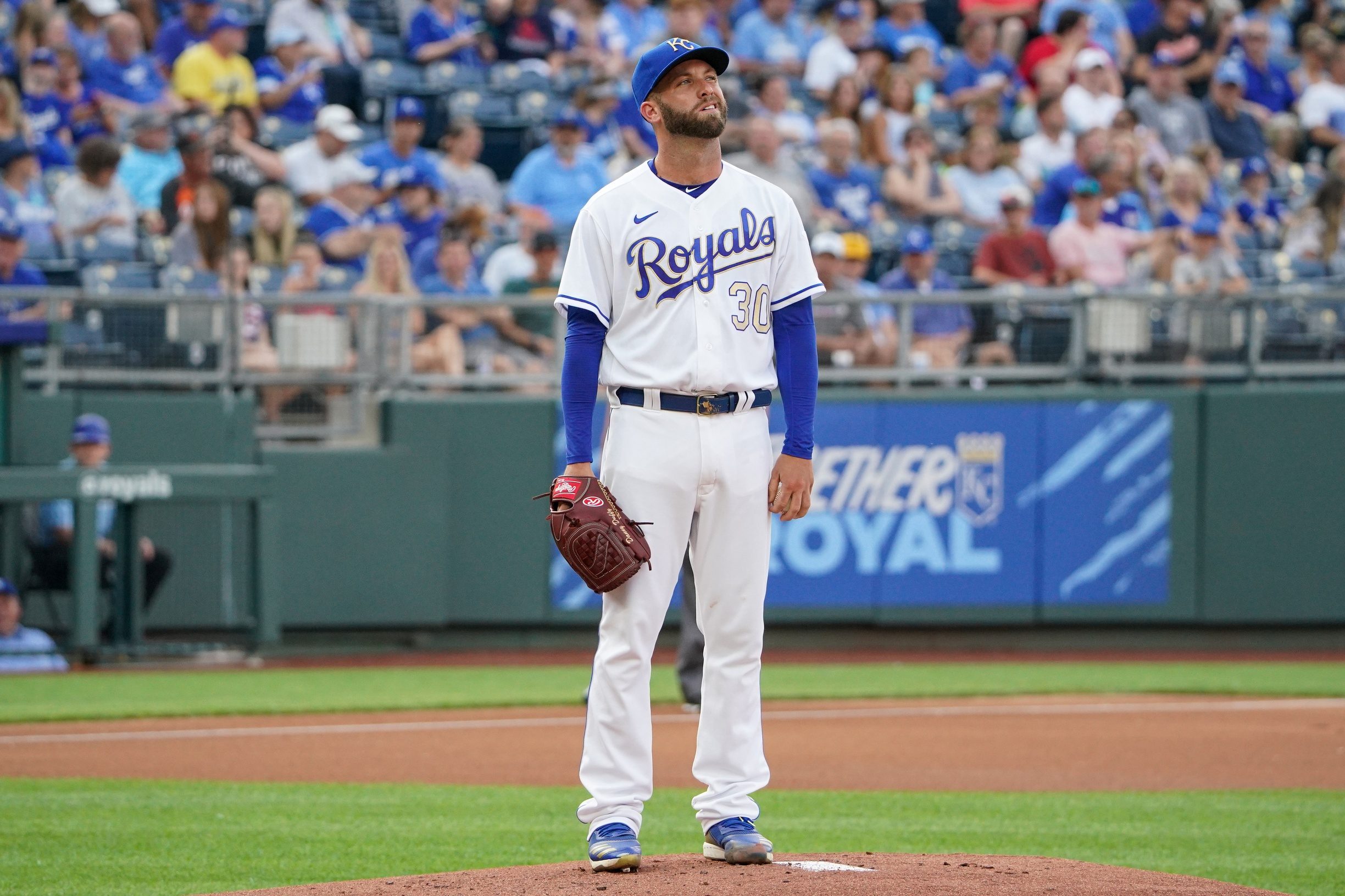 Dodgers acquire left-handed pitcher Danny Duffy from Royals - Los