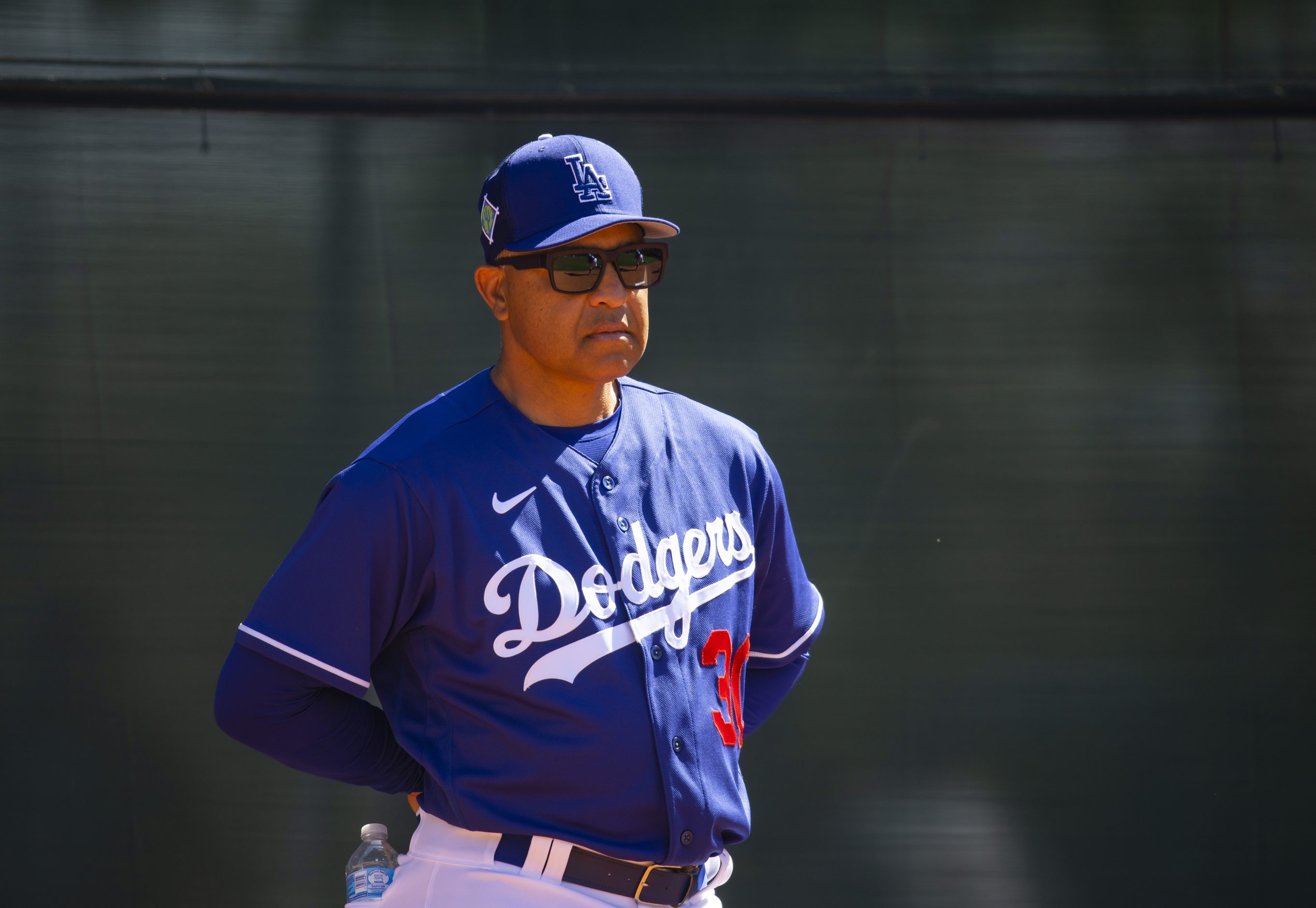 Dave Roberts contract: Dodgers exercise 2019 option on their manager 