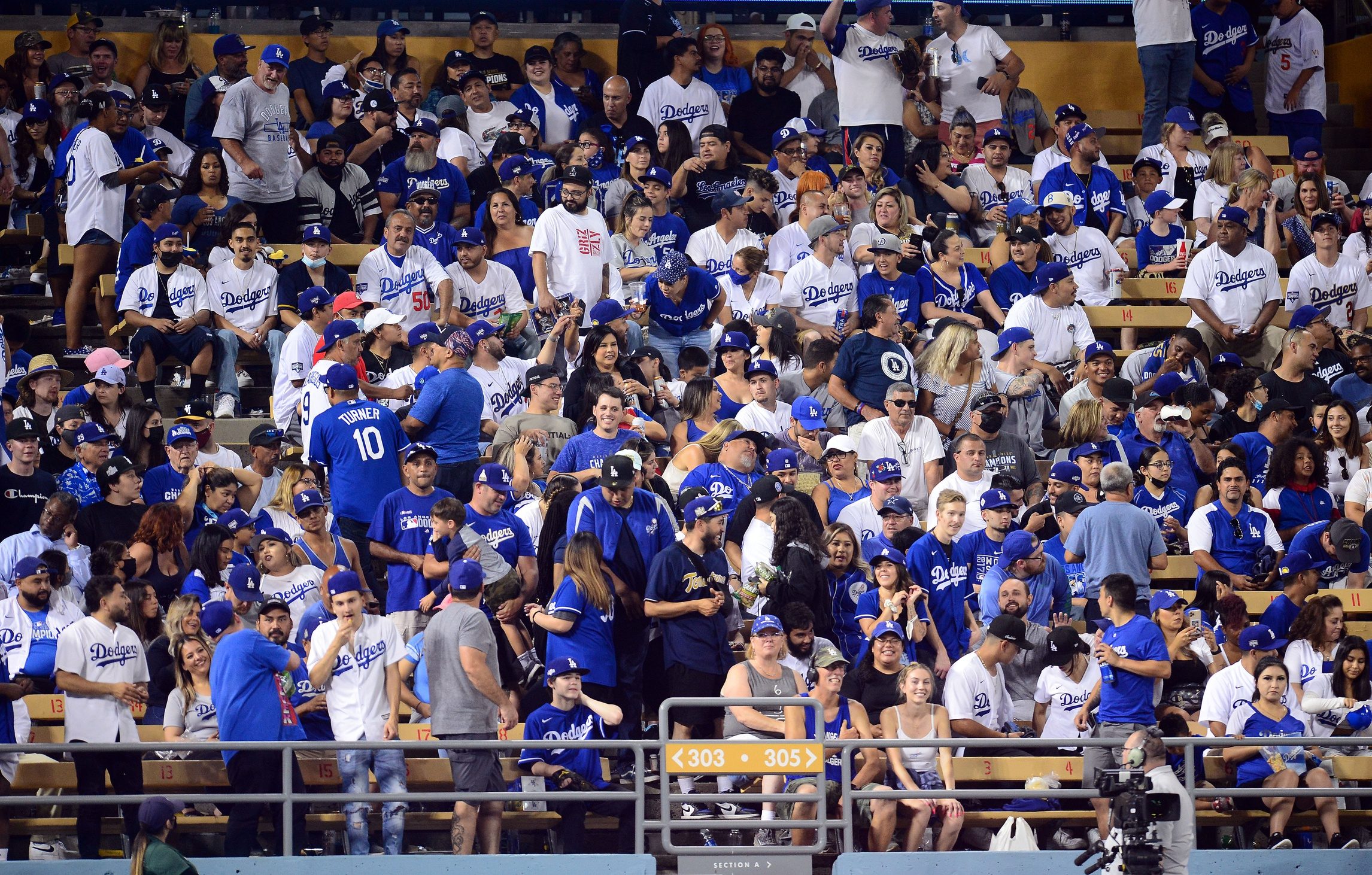 Dodgers: Watch Kendrick Lamar Take in a Game From the Pavilions