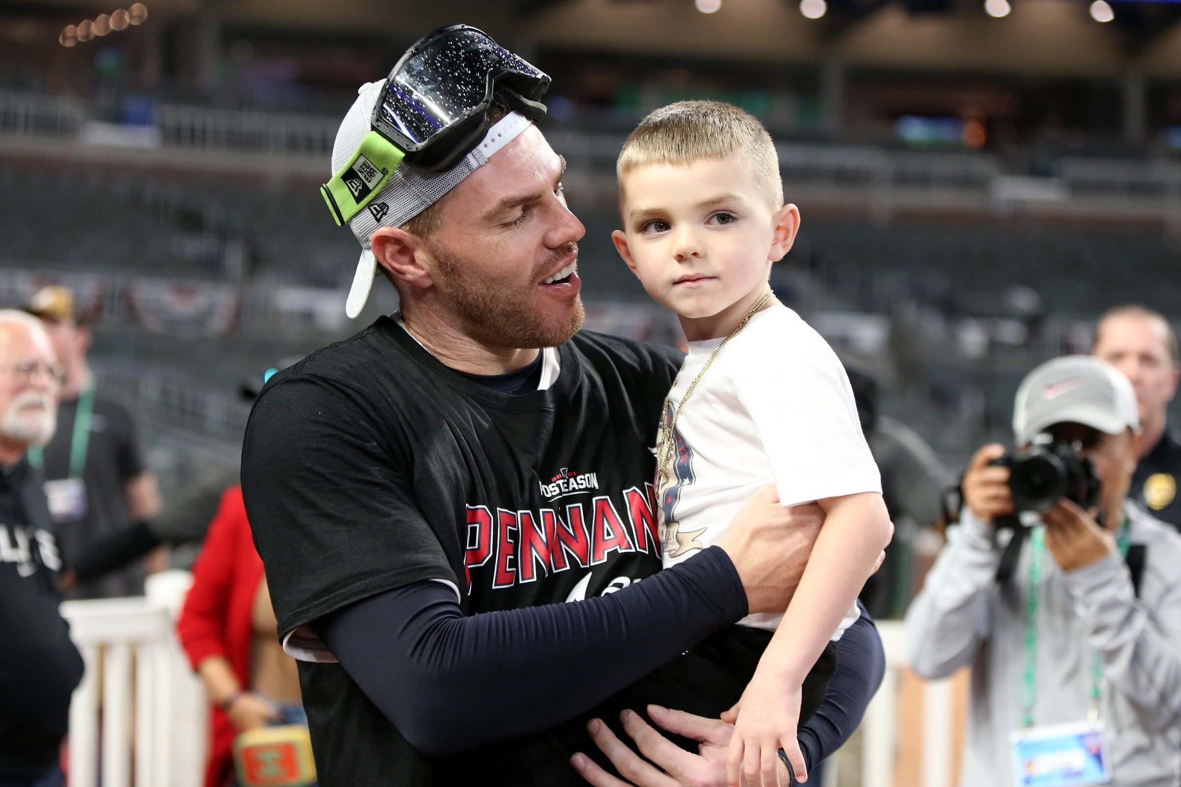 Freddie Freeman's son reuniting with Blooper at MLB All-Star game is  adorable!
