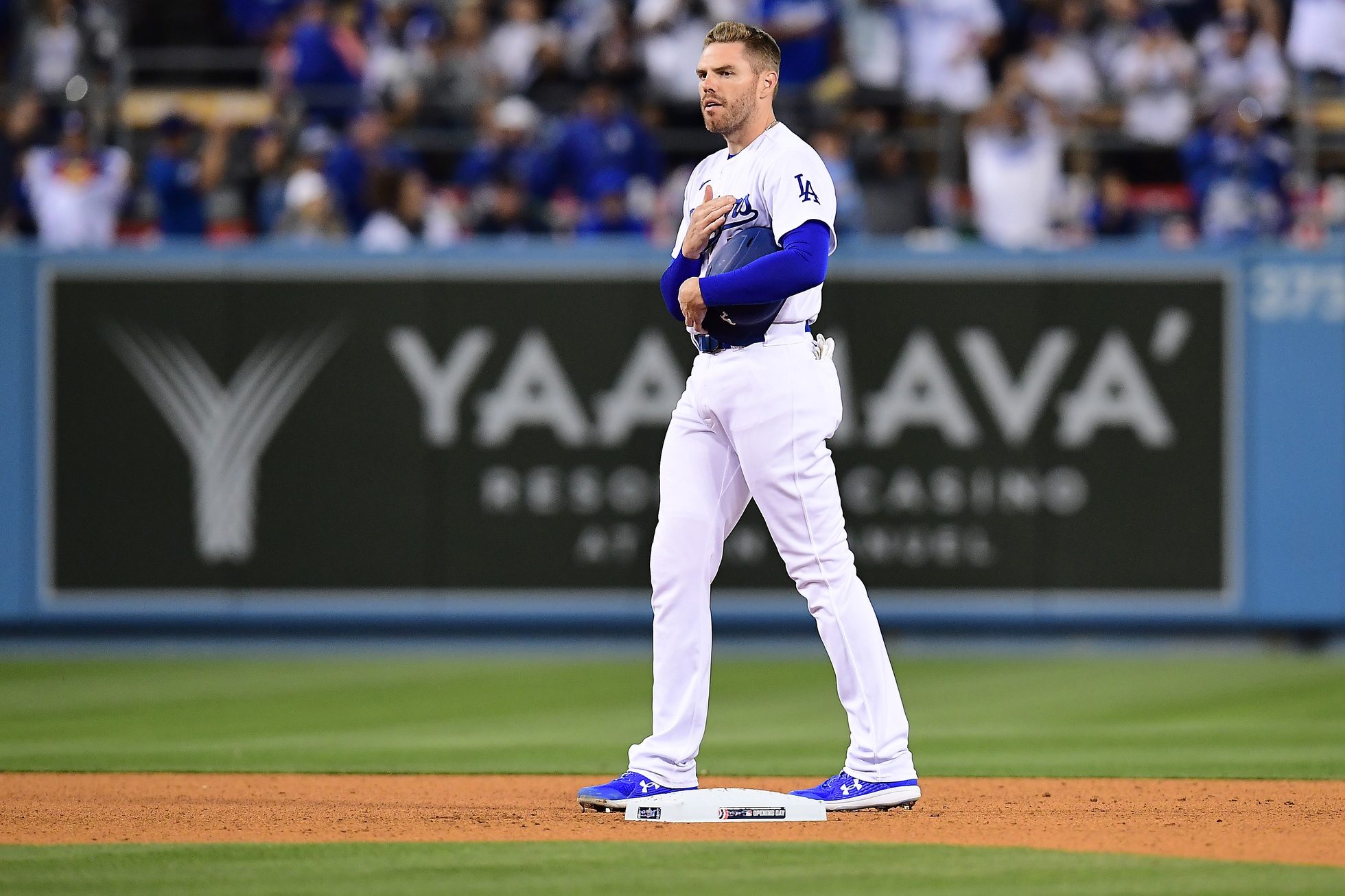 Dodger fans create a welcome home that Freddie Freeman won't