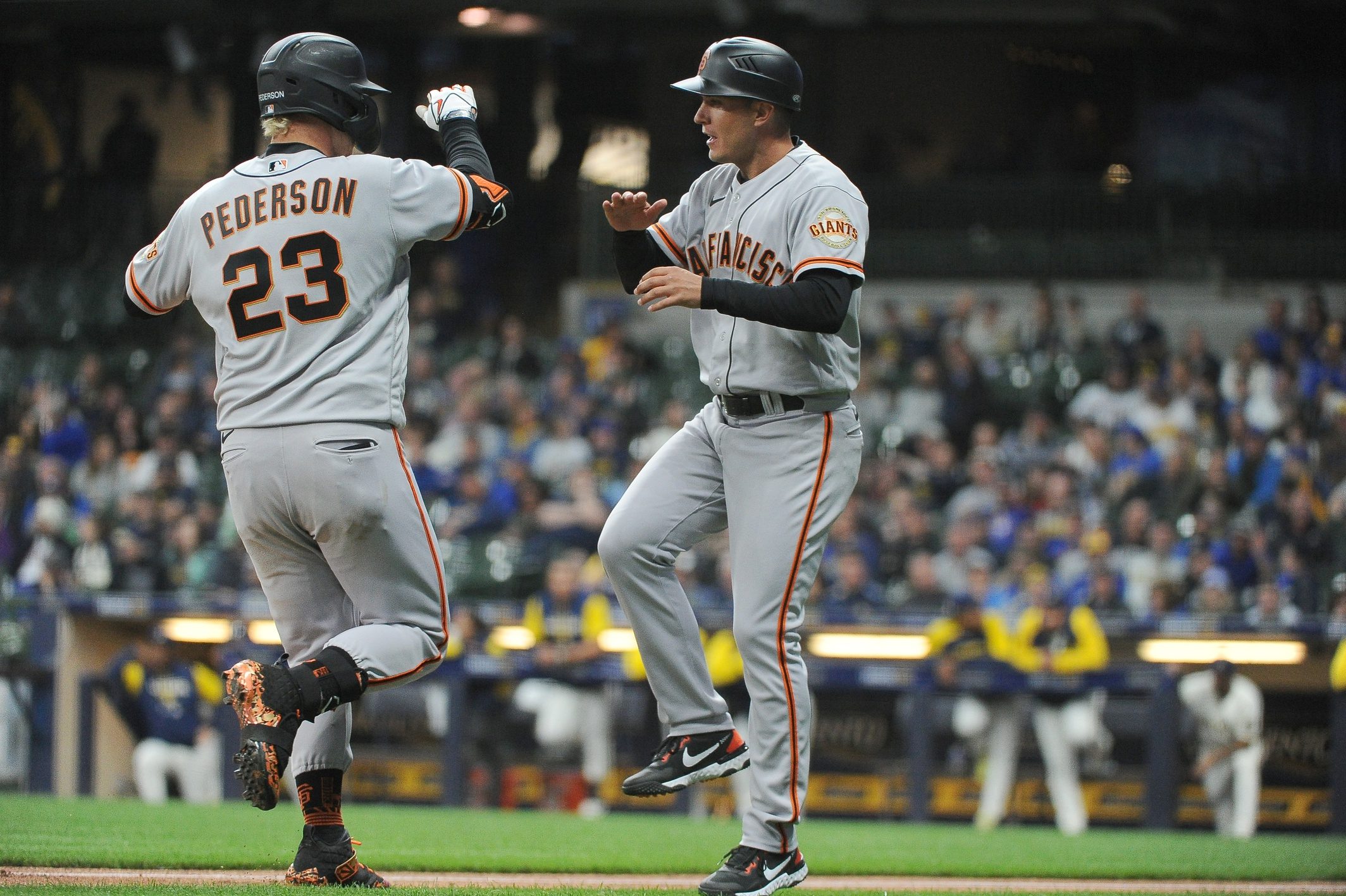 Joc Pederson accepts offer to stay with San Francisco Giants