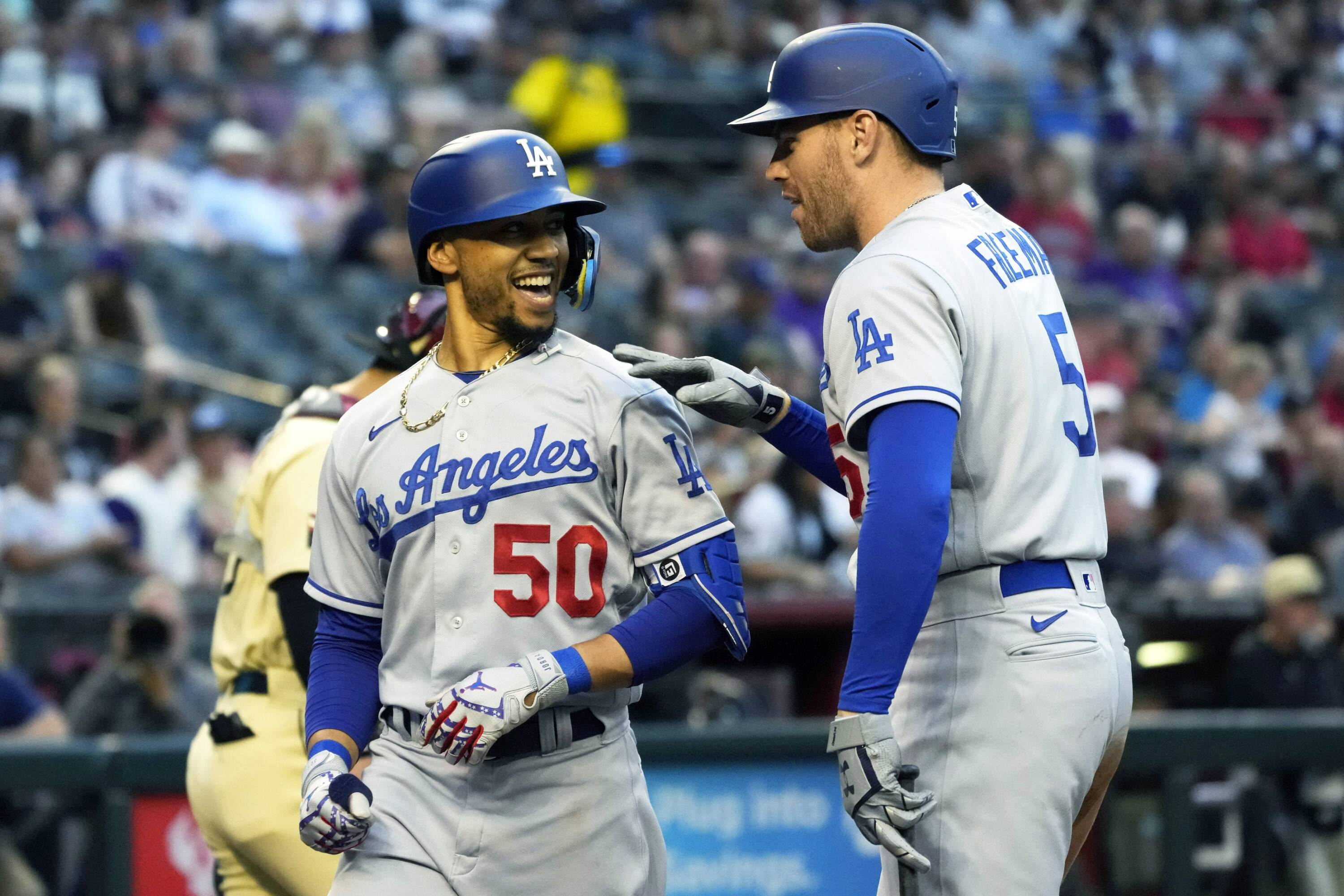 WATCH: Dodgers' Mookie Betts robs Braves' Freddie Freeman of NLCS