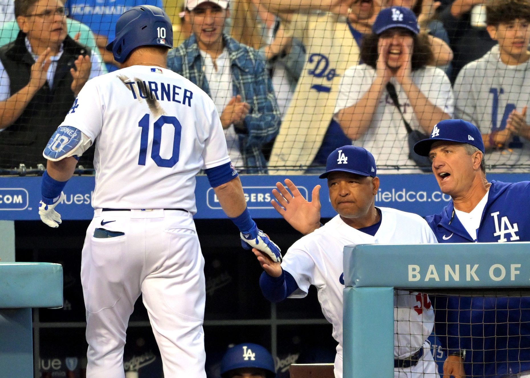 Dodgers' Dave Roberts reacts to Justin Turner's scary hit by pitch