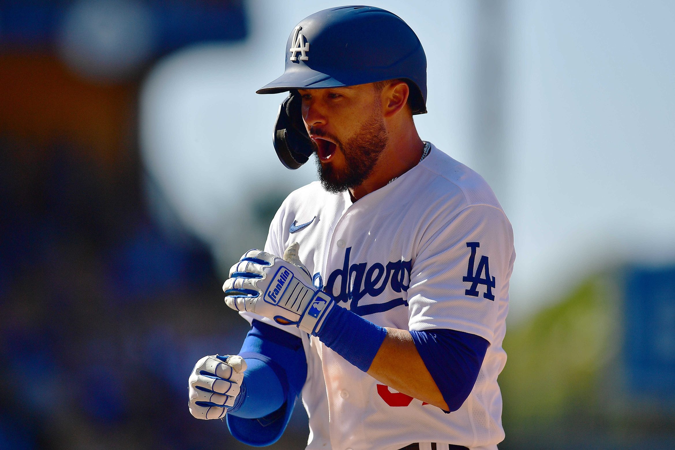 Former Dodgers infielder returns to the majors after two-year absence