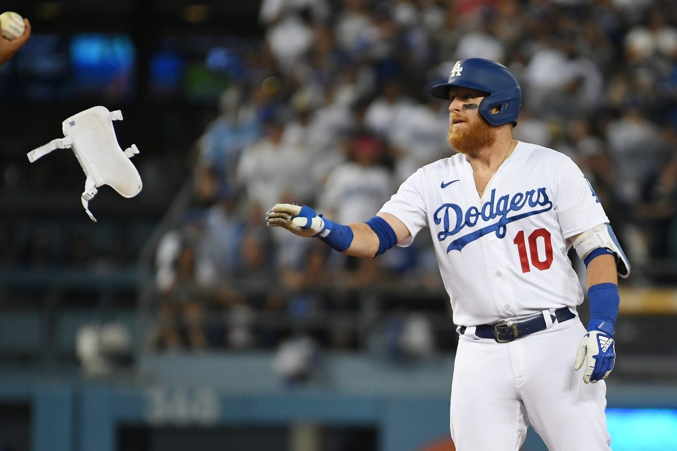 Justin Turner hits 3 of Dodgers' 8 doubles in 11-1 rout of Bucs