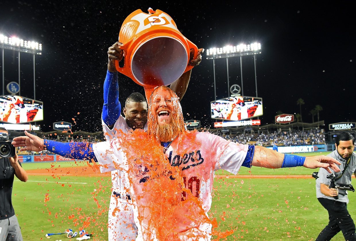 Justin Turner signing with Red Sox on $22 million contract