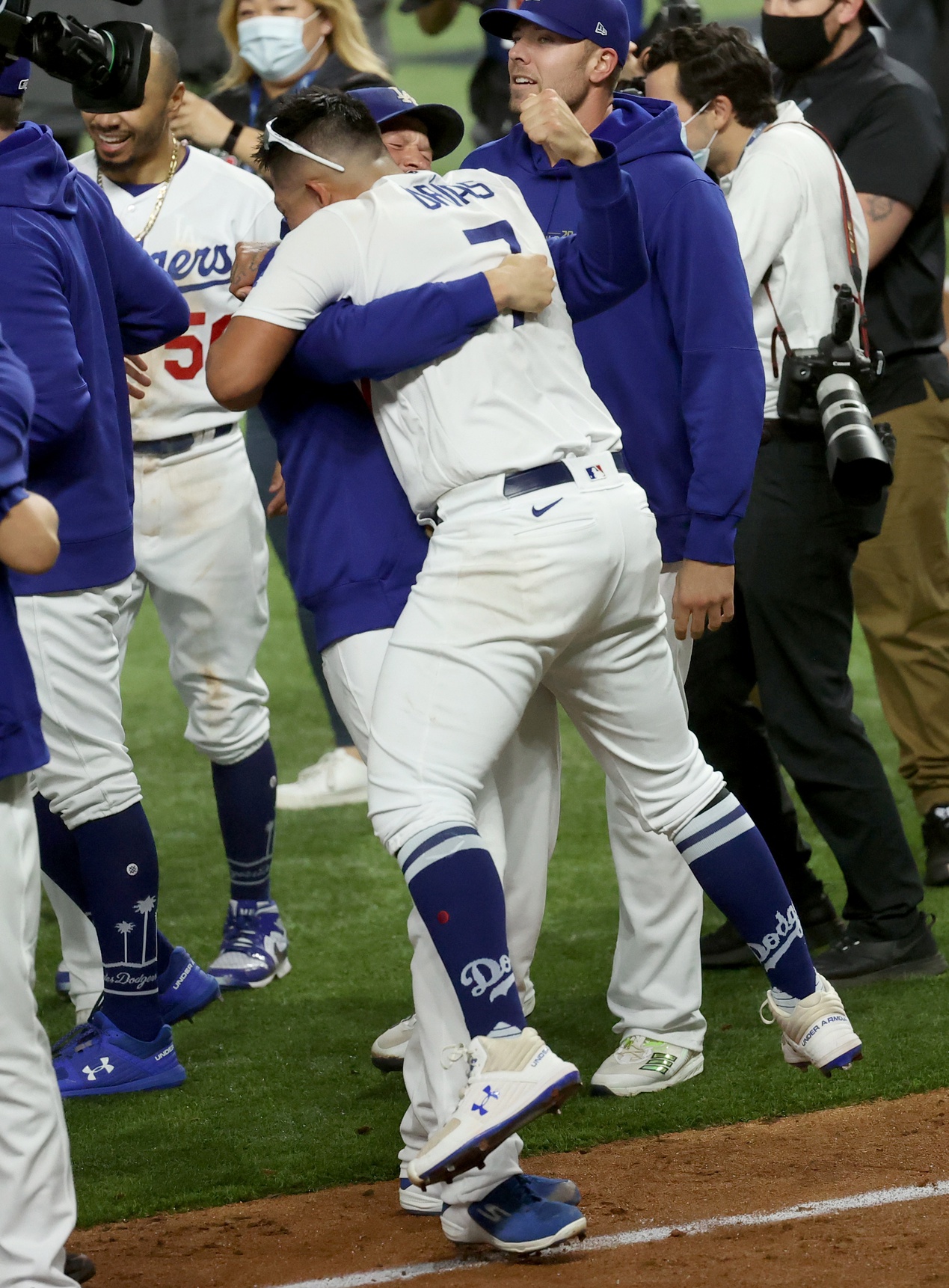 Dave Roberts says Dodgers' postseason rotation is 'becoming pretty