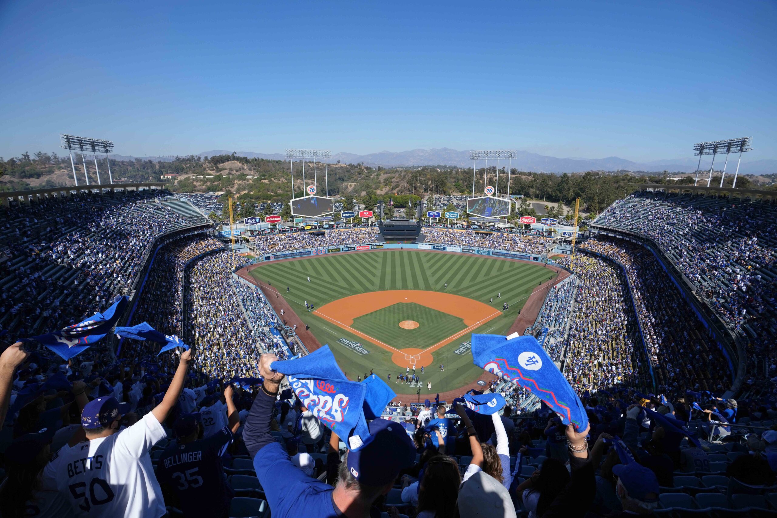 SF Giants sweep 3 games at Dodger Stadium, complete perfect road trip