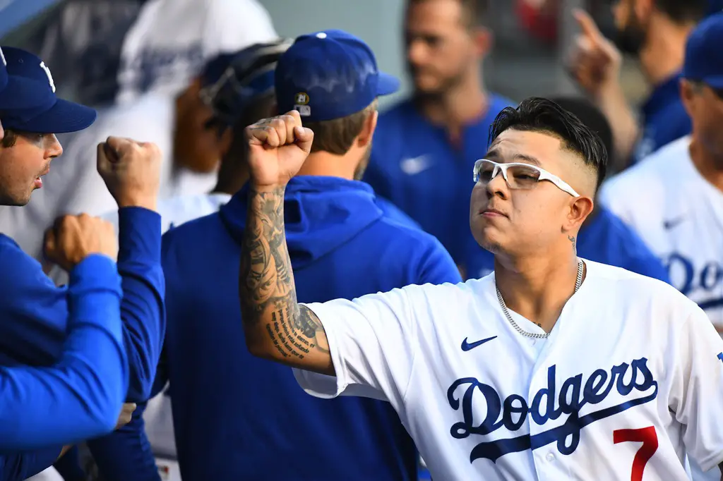 Column: How should Dodgers fans respond when Julio Urias takes the mound? -  Los Angeles Times