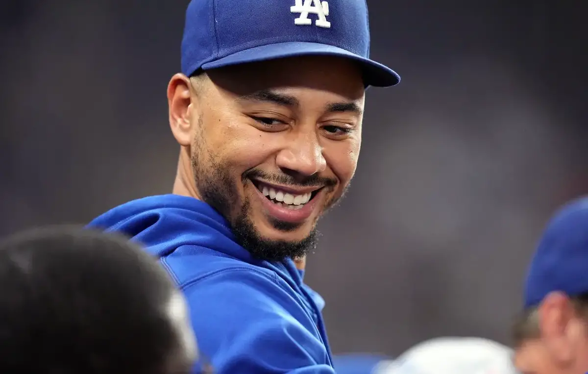 Mookie Betts' defensive gem provides momentum boost for Dodgers
