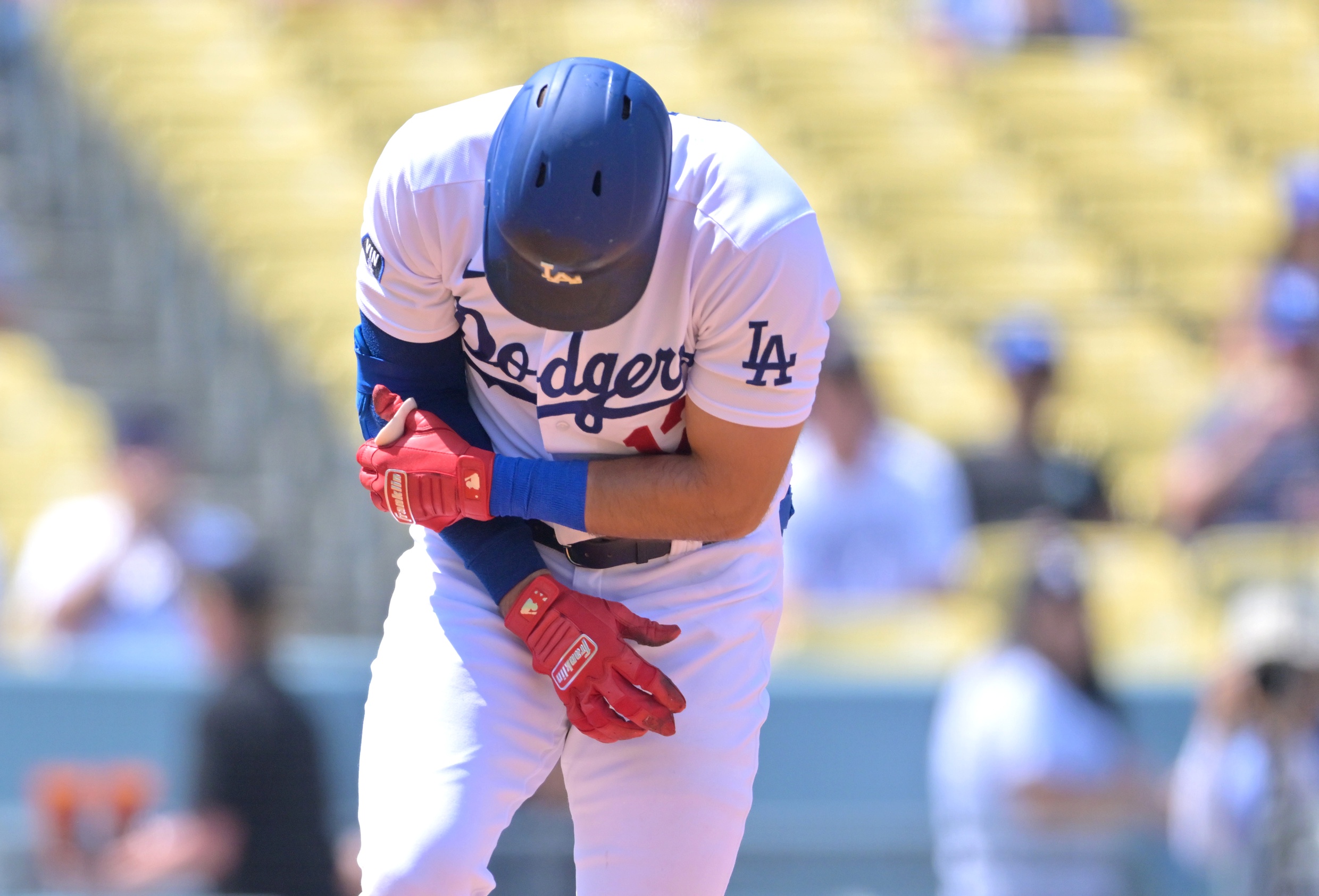 Dodgers News: Joey Gallo Exits Game With Right Elbow Injury