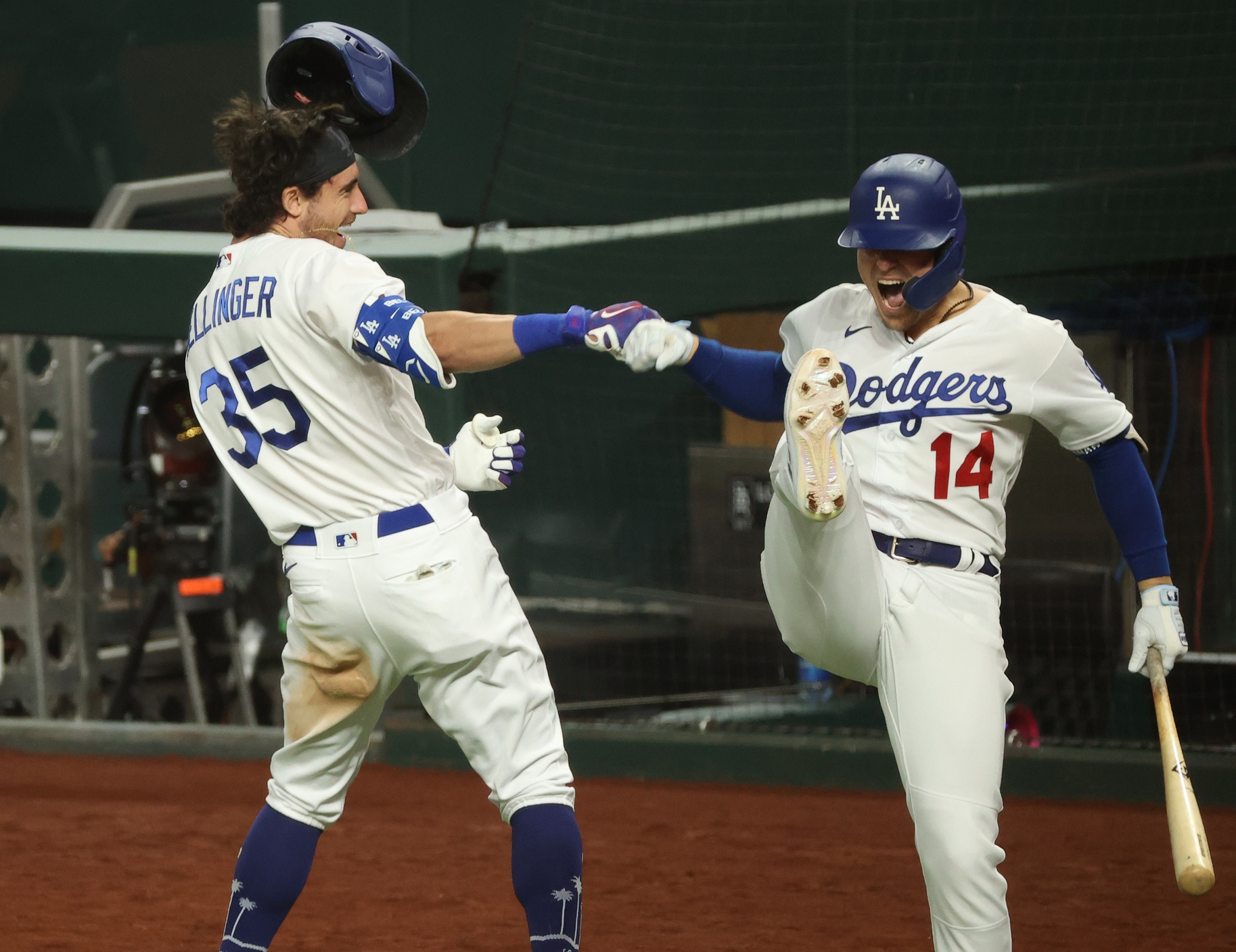 Dodgers' Cody Bellinger dislocates shoulder while celebrating