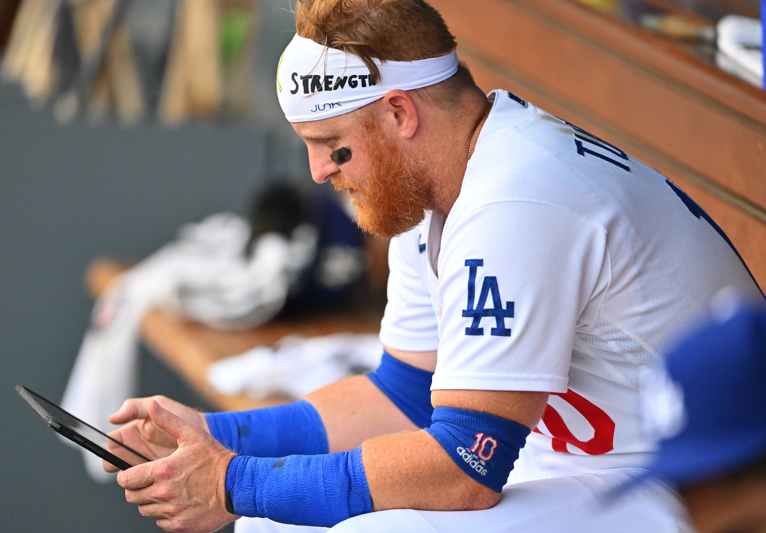 Justin Turner Jersey Giveaway Night 🥳 #celebrateeverything #dodgers