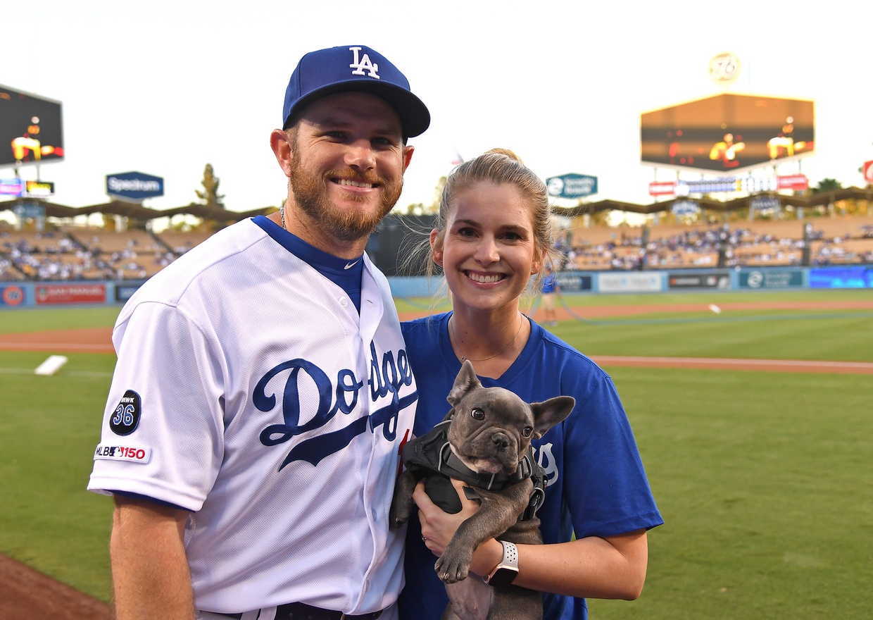 Dodgers Power Hitter Max Muncy welcomes newborn son to Dodger Stadium for  first time 🏟 👶 🙌 #Dodgers 