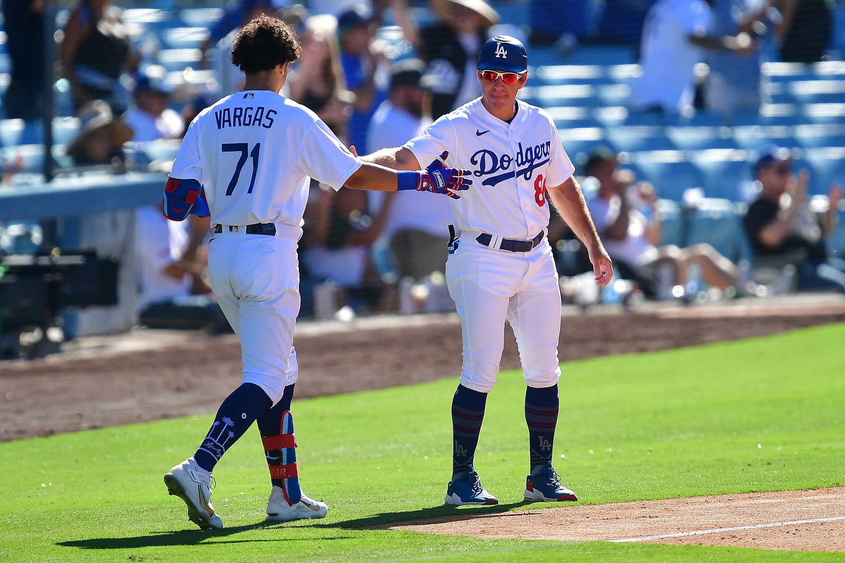 Dodgers have not lost faith in Miguel Vargas, Dave Roberts says