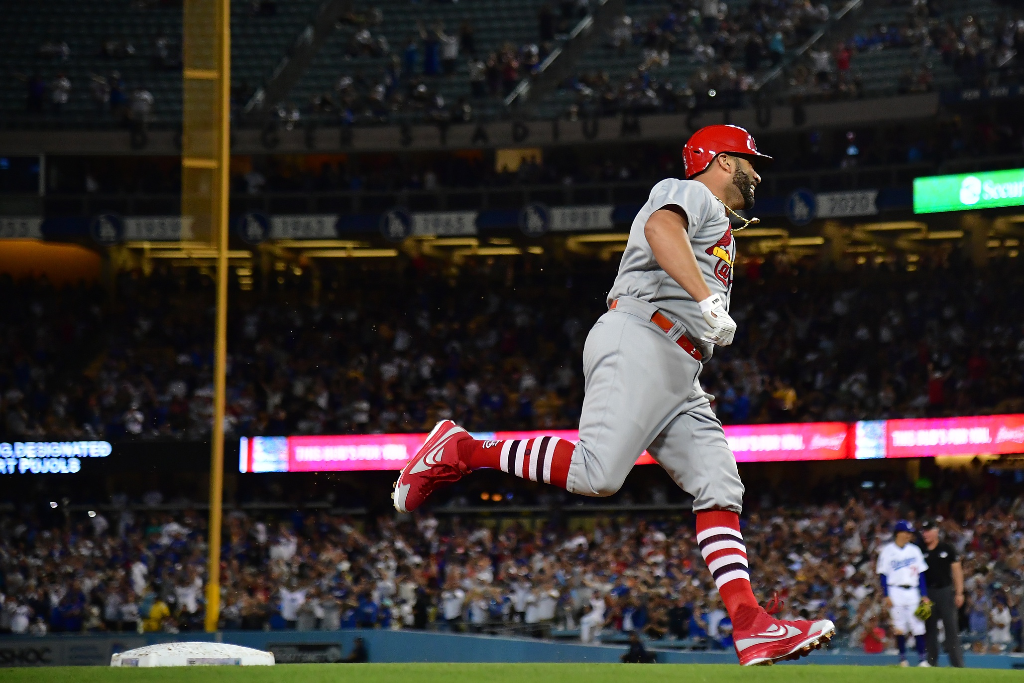 Dodgers: Fan Who Caught Albert Pujols' 700th Home Run Reveals Intention for  Ball
