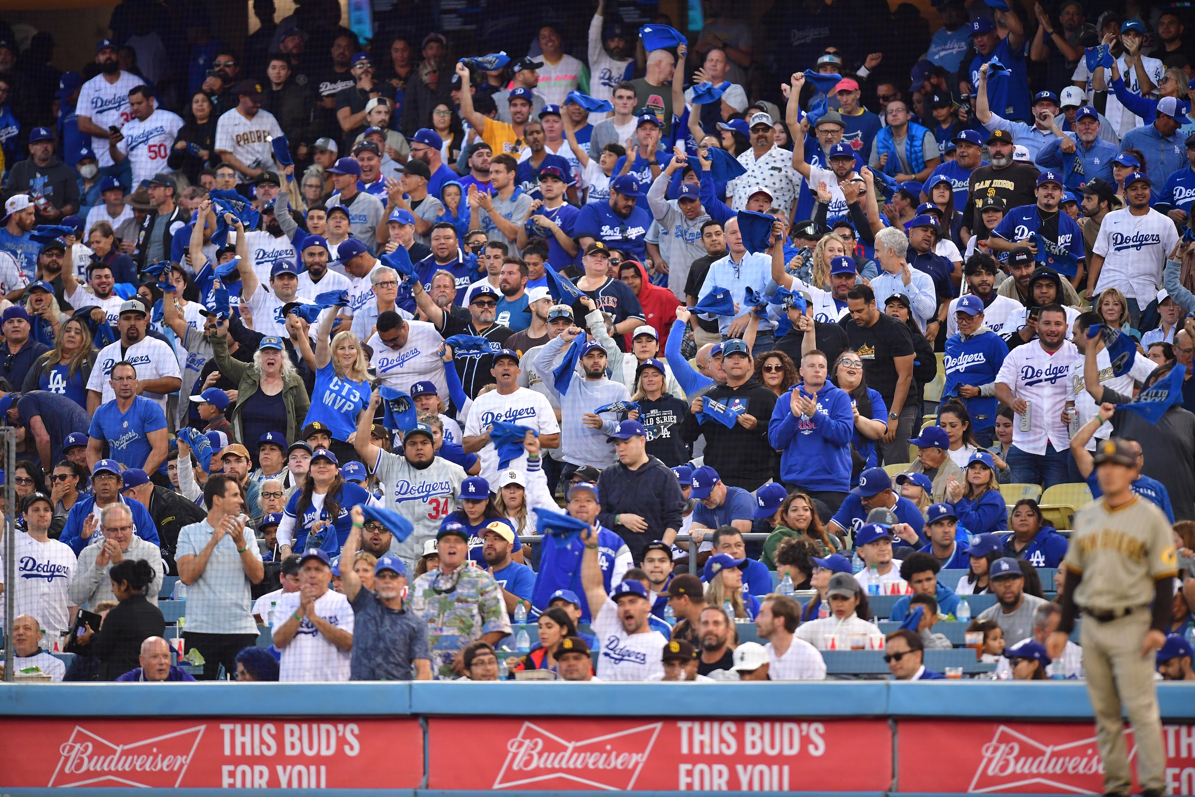 Dodgers fans lost their minds during last night's game vs. Astros