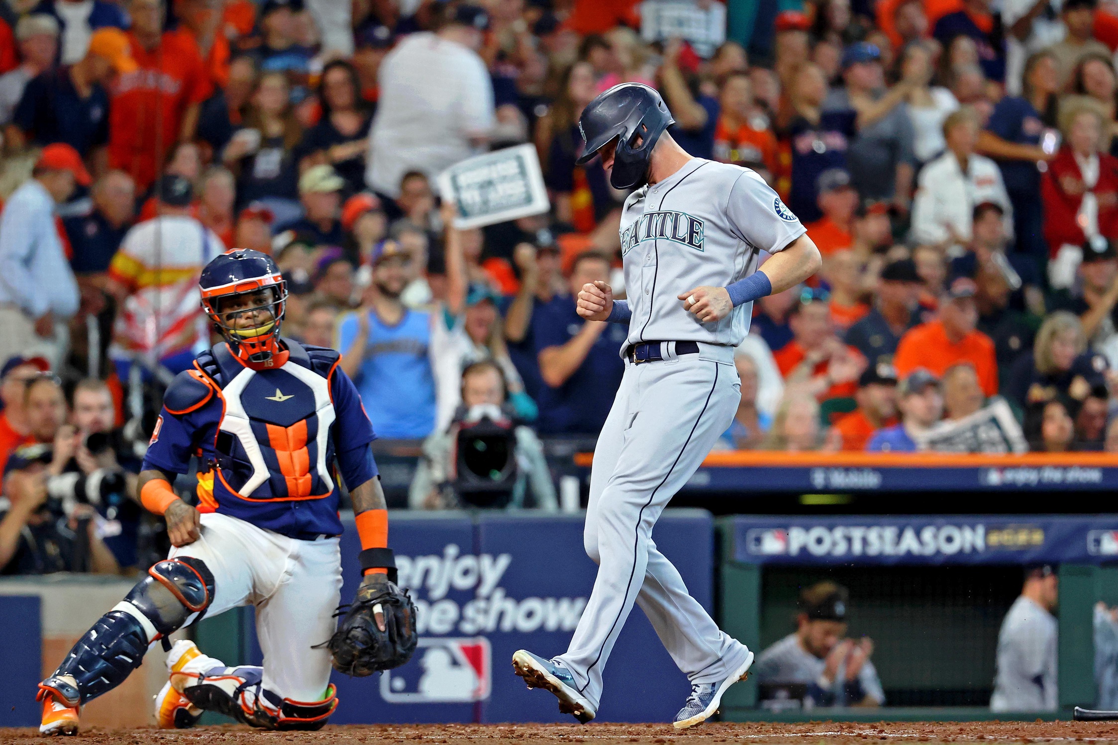 Giants, Mitch Haniger Agree on Three-Year Contract - Sports