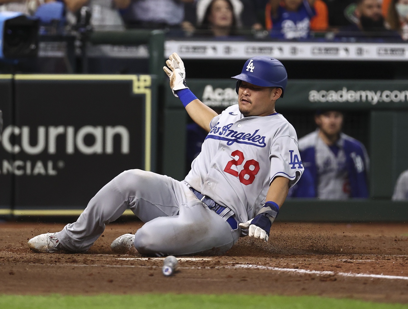 Dodgers: Former AAA Slugger Yoshi Tsutsugo Signs with AL West Team