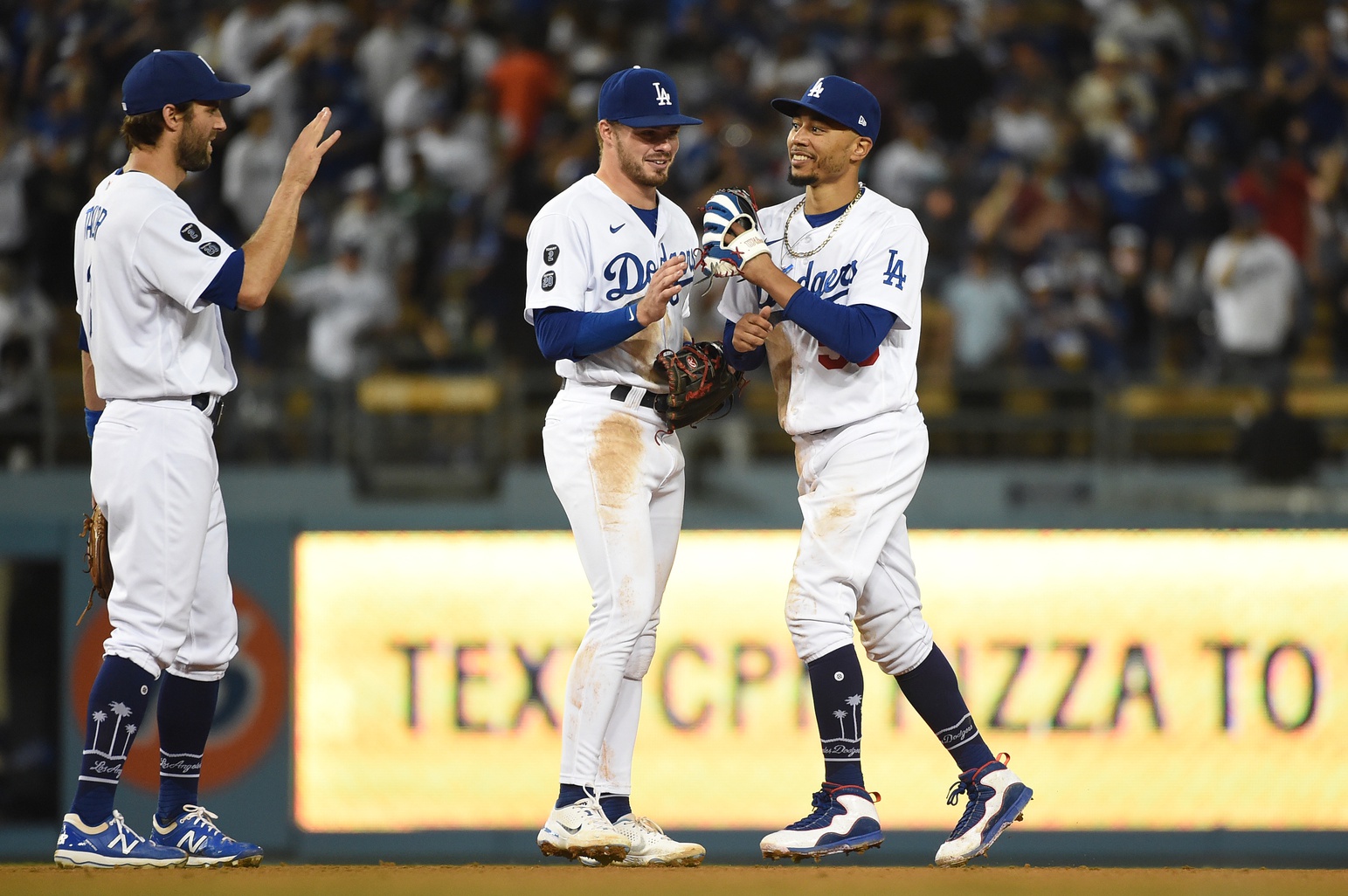 Dodgers New Shortstop! Chris Taylor on LA's Signings, JT Leaving