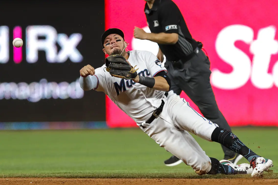 Dodgers News: Miguel Rojas Finding Success With Kiké Hernández Cleats