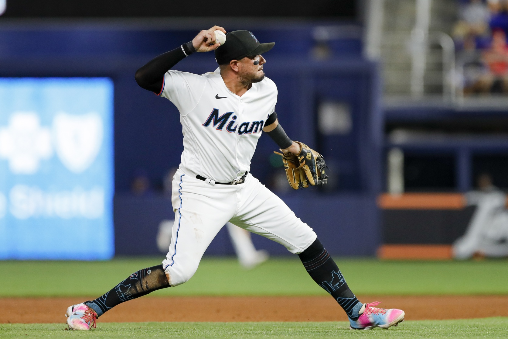 Dodgers acquire shortstop Miguel Rojas from Marlins - Los Angeles