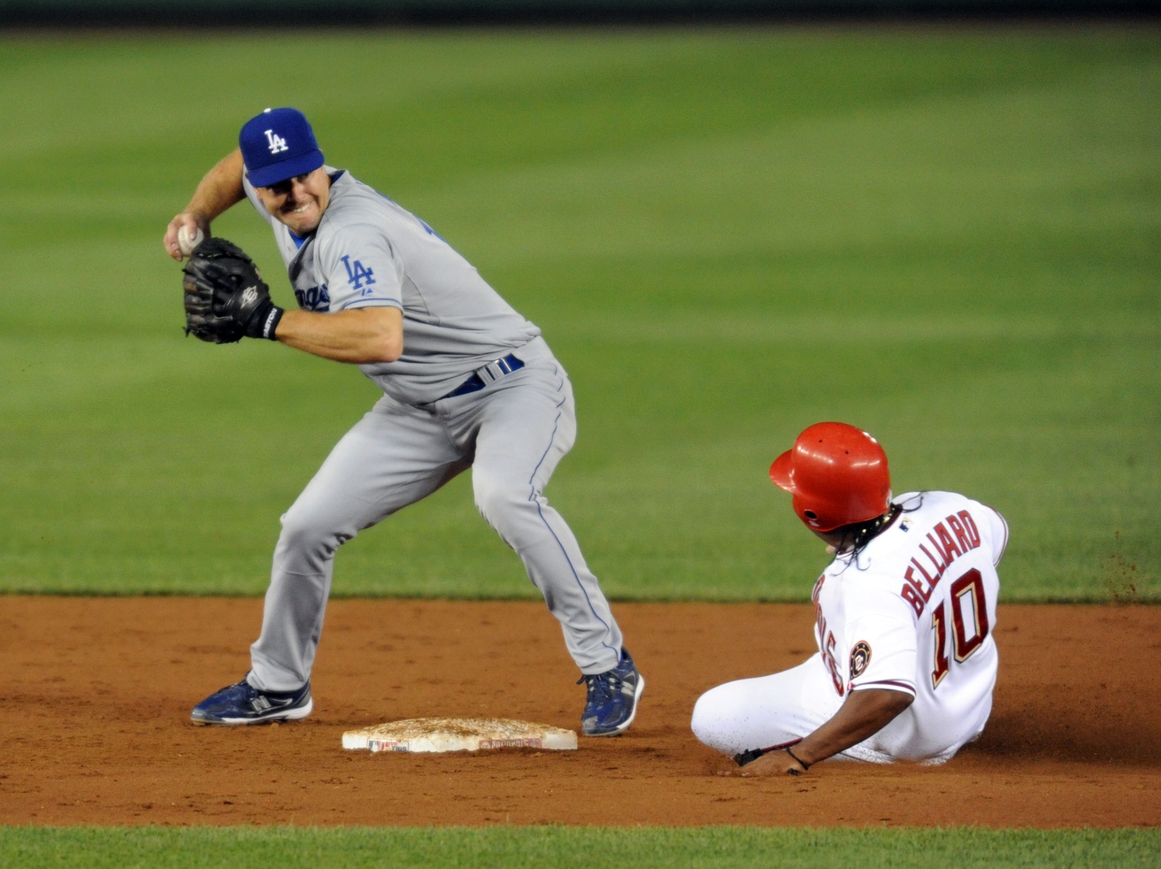 Los Angeles Dodgers second baseman Jeff Kent, right, tosses the