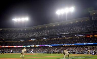 Lights out: Dodgers' power stays on, stadium power goes out