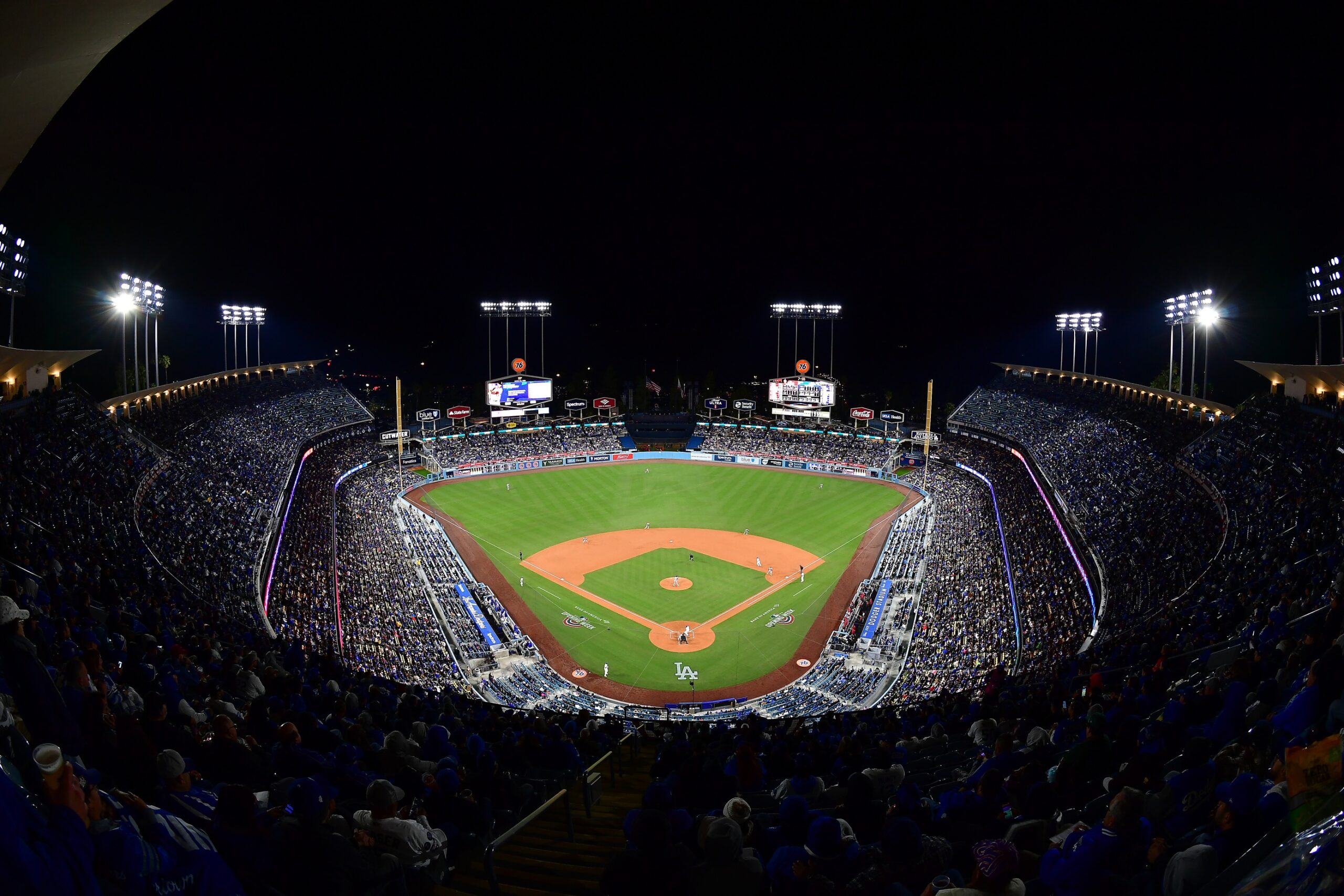 Dodgers New Lights an Issue with D-backs, Umpires on Opening Day