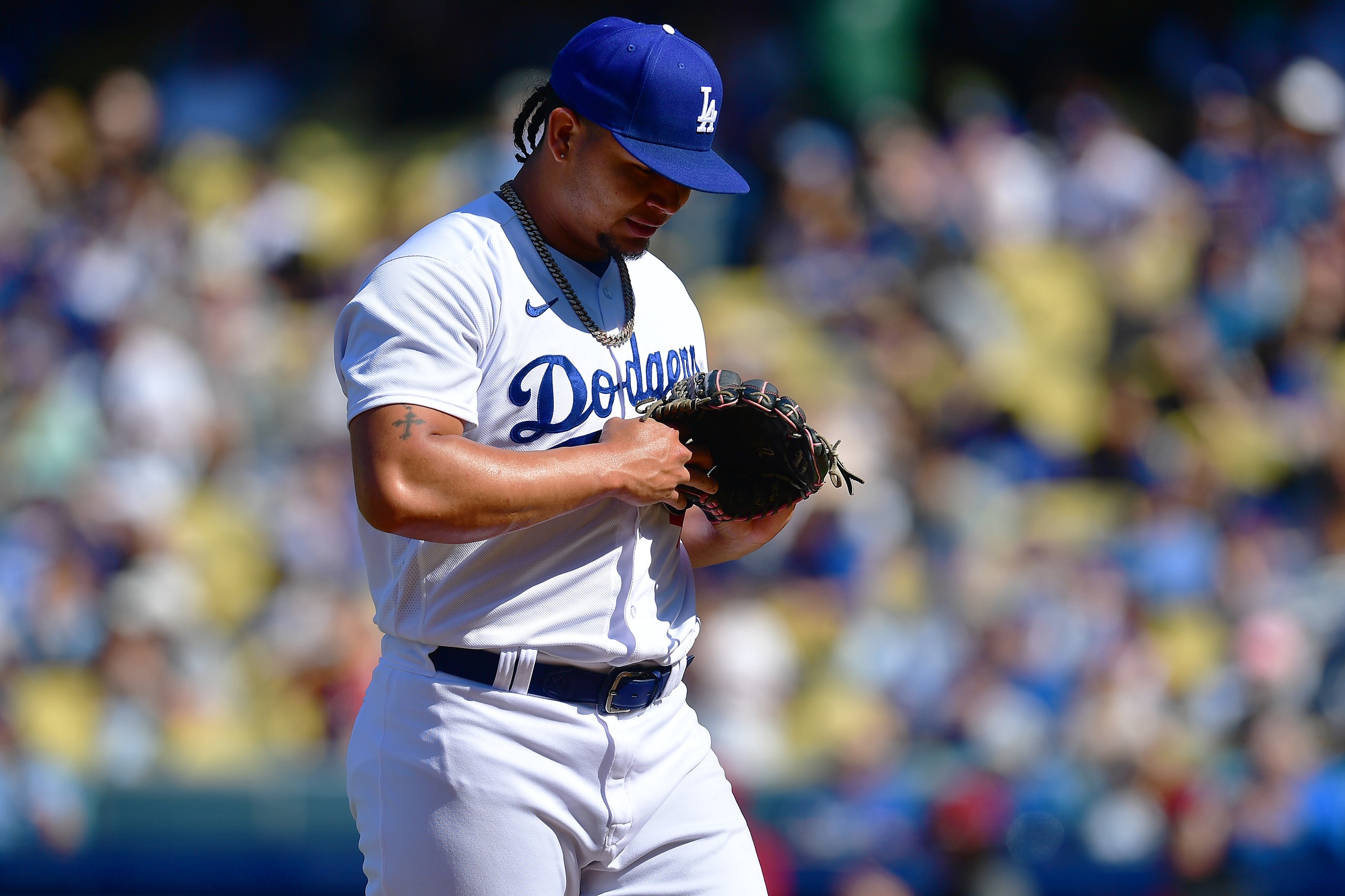 Dodgers’ Brusdar Graterol Dealing With 2 Injuries, Will Open Season on IL