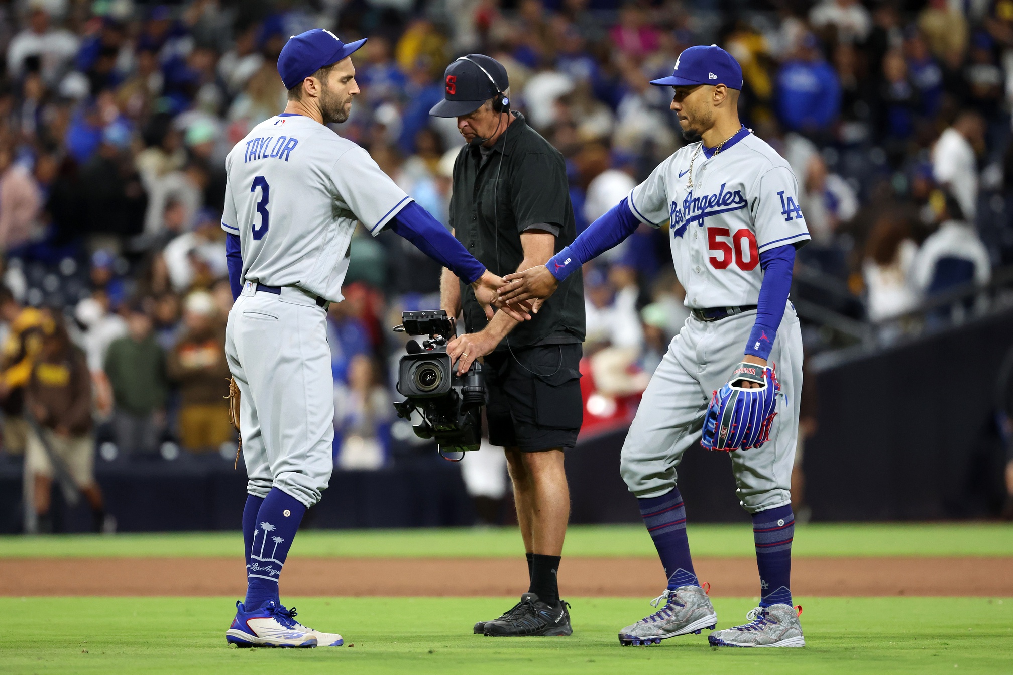 Dodgers complete sweep of Padres in Mother's Day shutout