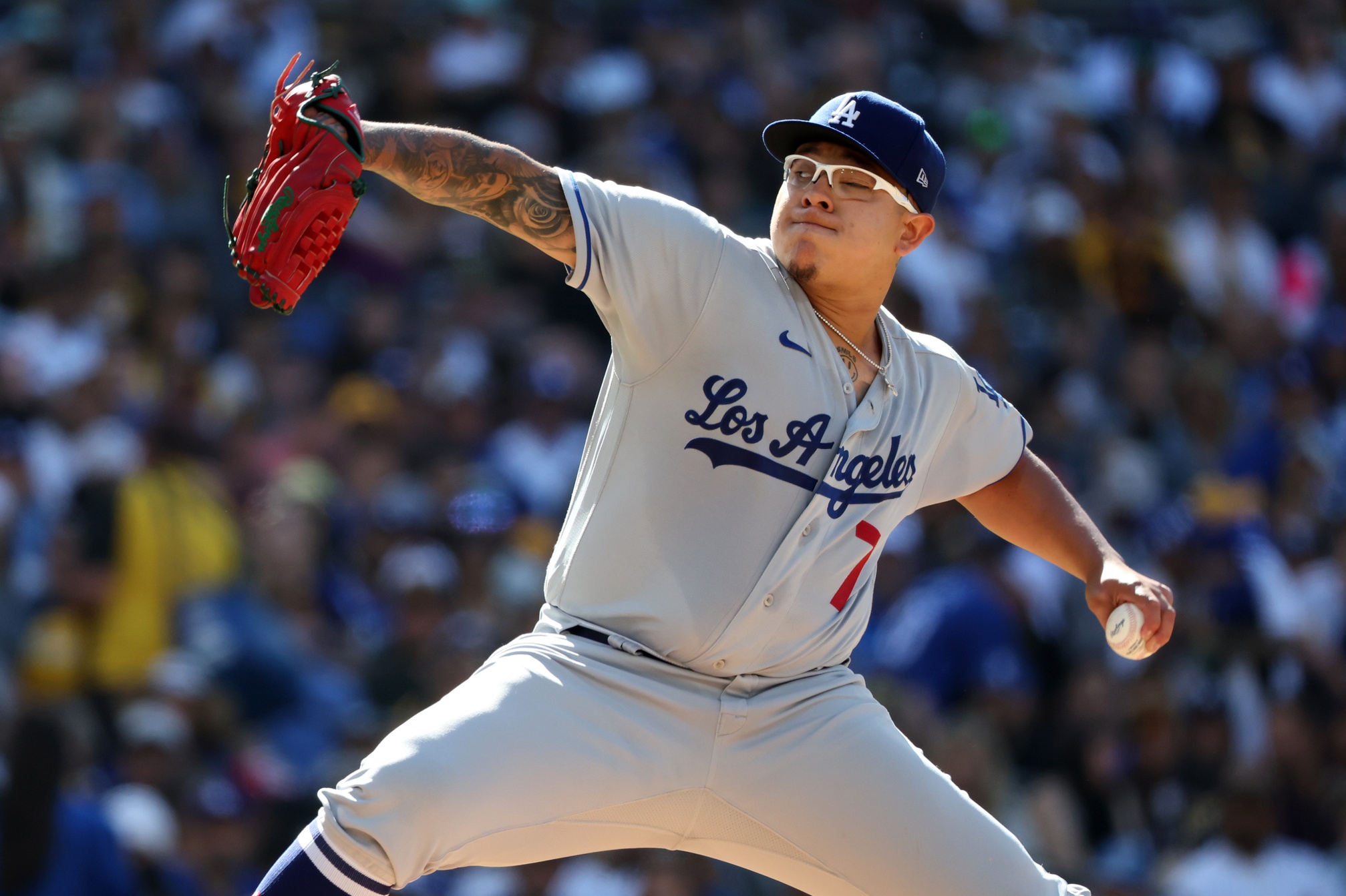 Grieving Julio Urías pitches emotional Game 7