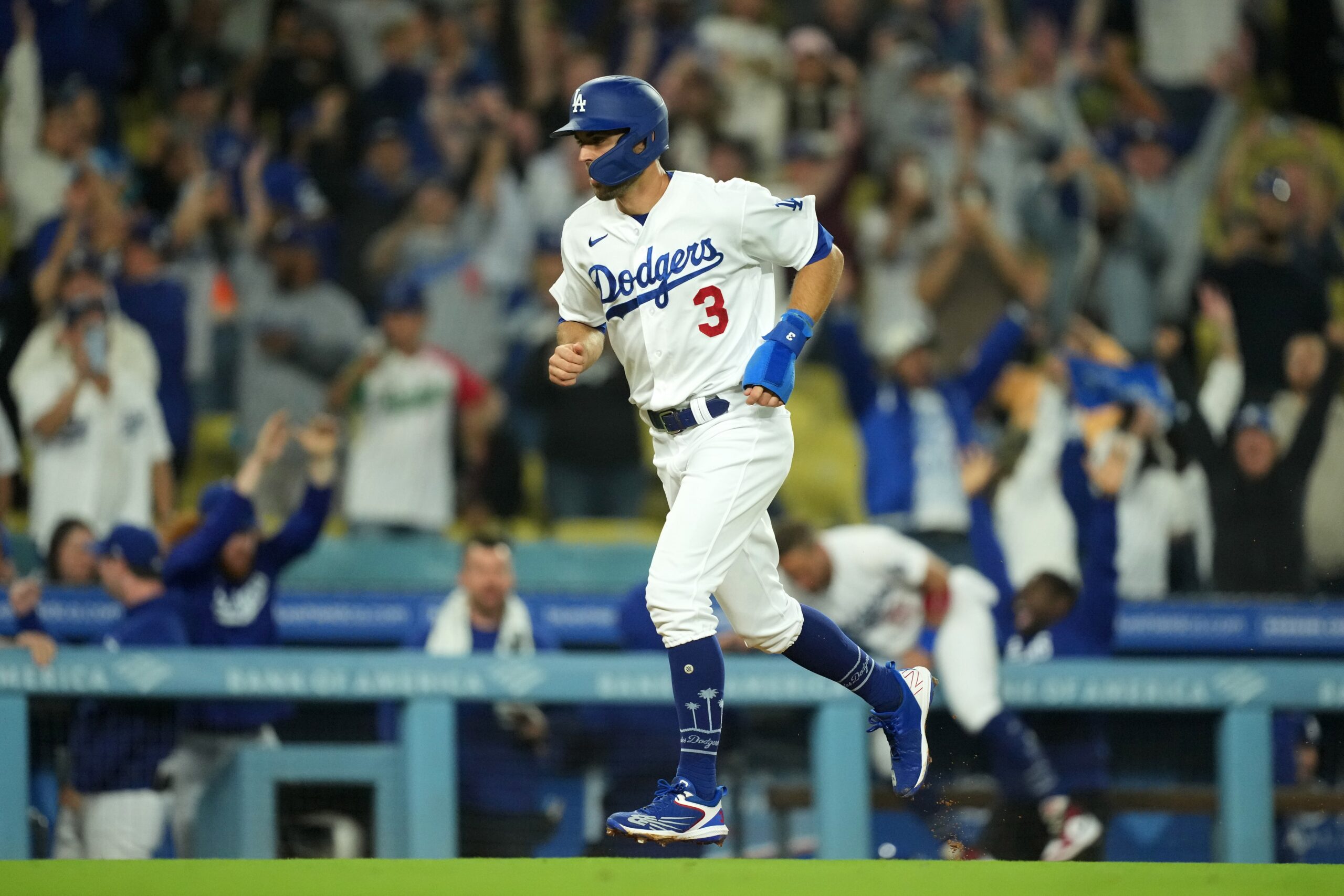 Dodgers Score: Live Game Updates and Odds vs Braves on Wednesday, Chris Taylor Back, LA Going for Sweep