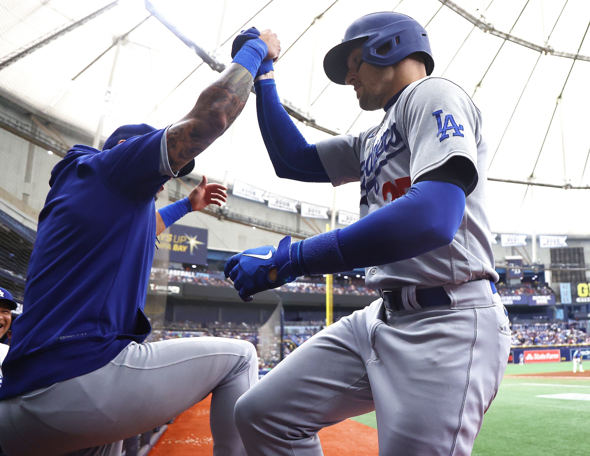 Dodgers' Trayce Thompson has back fractures