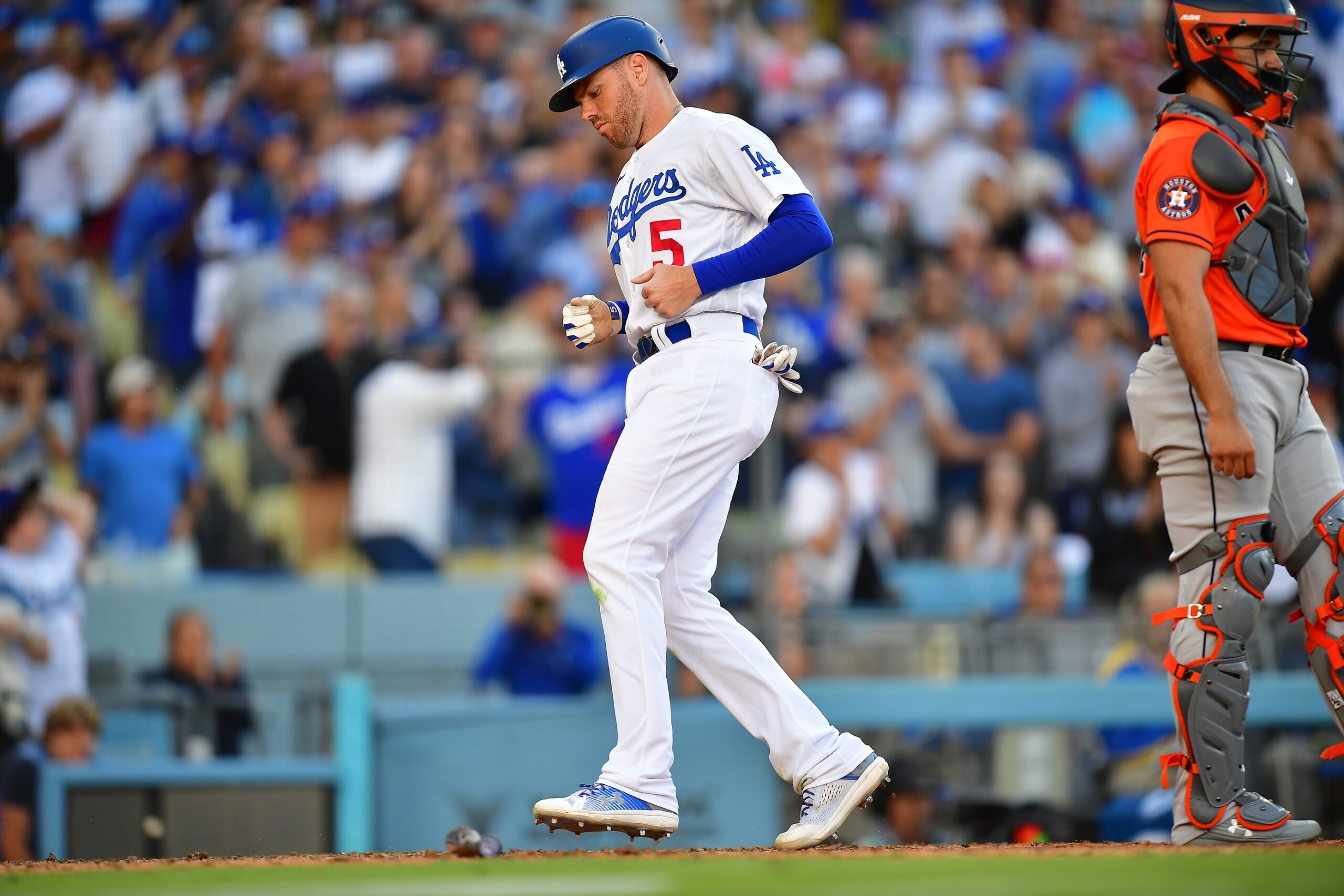 Dodgers' Freddie Freeman gets his 2,000th hit with a double vs. the Astros