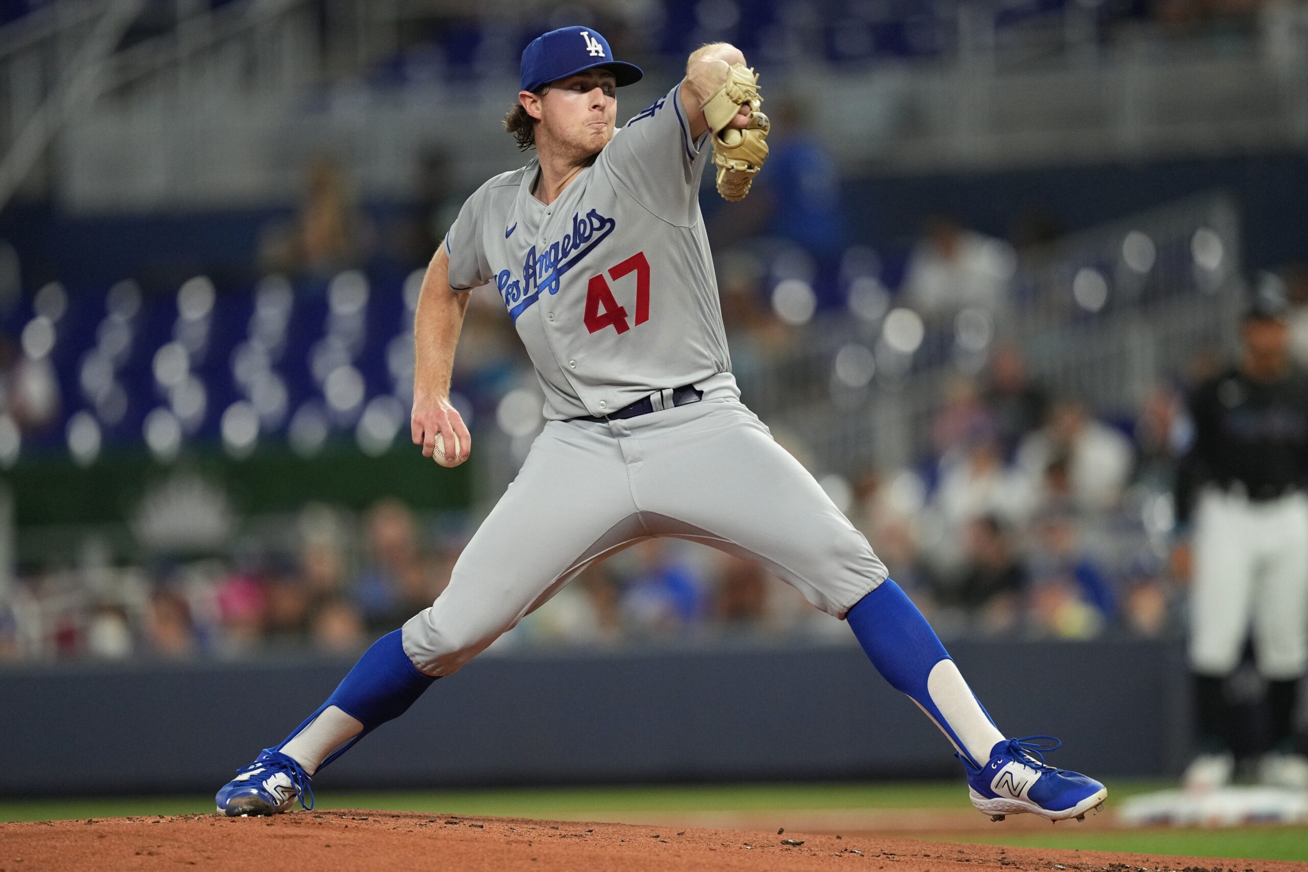 Dodgers manager Dave Roberts no stranger to pulling pitchers during  no-hitters