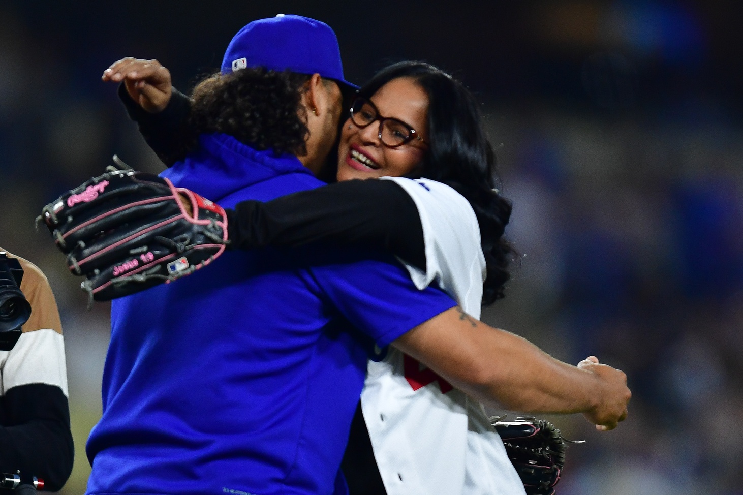 After living seven years apart, Brusdar Graterol's mother watches him , Baseball Pitching