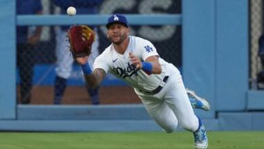 Dodger Blue on X: #Dodgers have Gold Glove Award finalists in Mookie  Betts, Freddie Freeman and David Peralta.    / X