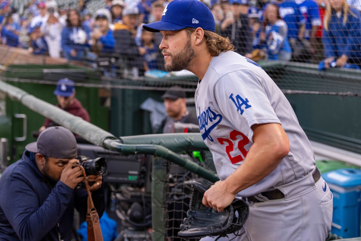 Dodgers' Clayton Kershaw will keep pitching through shoulder