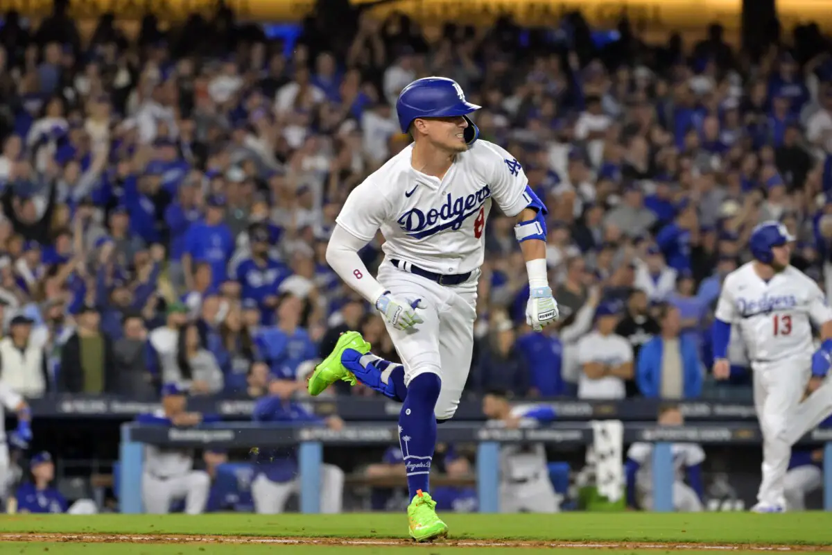 Kiké Hernández Breaks Own News of Signing With Dodgers