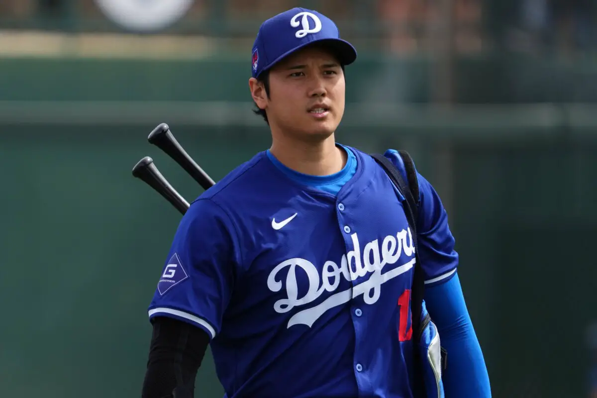 Shohei Ohtani Brought Outfield Glove to Dodgers Spring Training