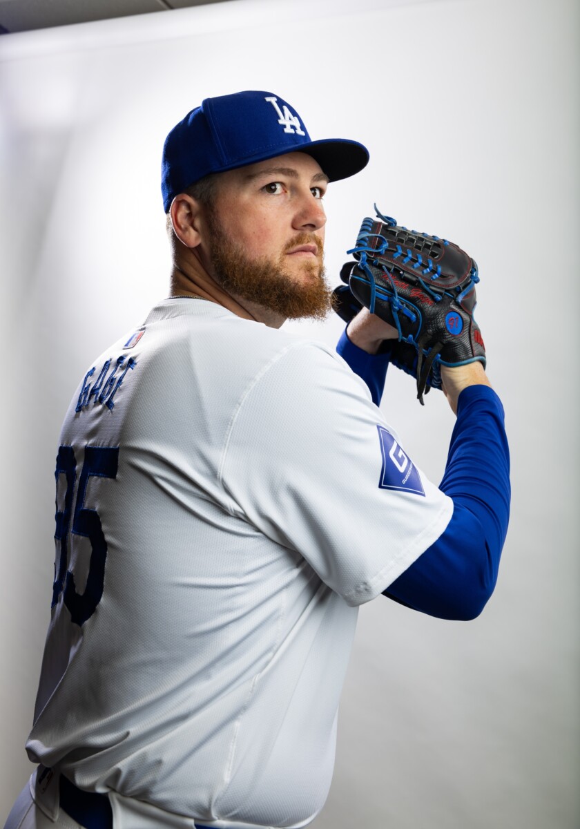 Dodgers Re-Sign Pitcher They Released to Minor League Contract