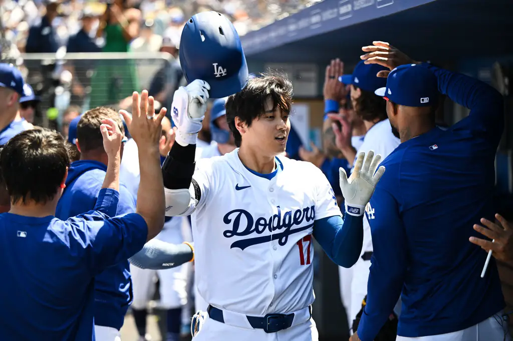 Dodgers Fan Who Caught Shohei Ohtani’s Record-Breaking HR Ball Keeps It
