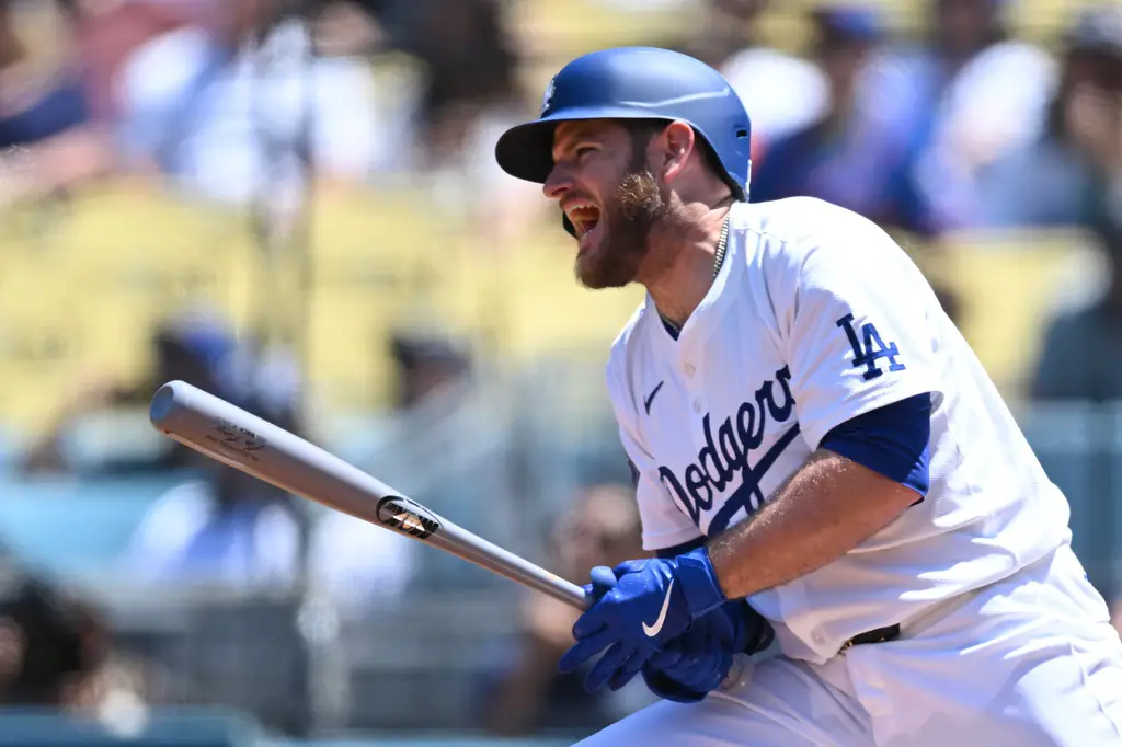 Dodgers’ Max Muncy Suffers Setback, No Longer Swinging Bat