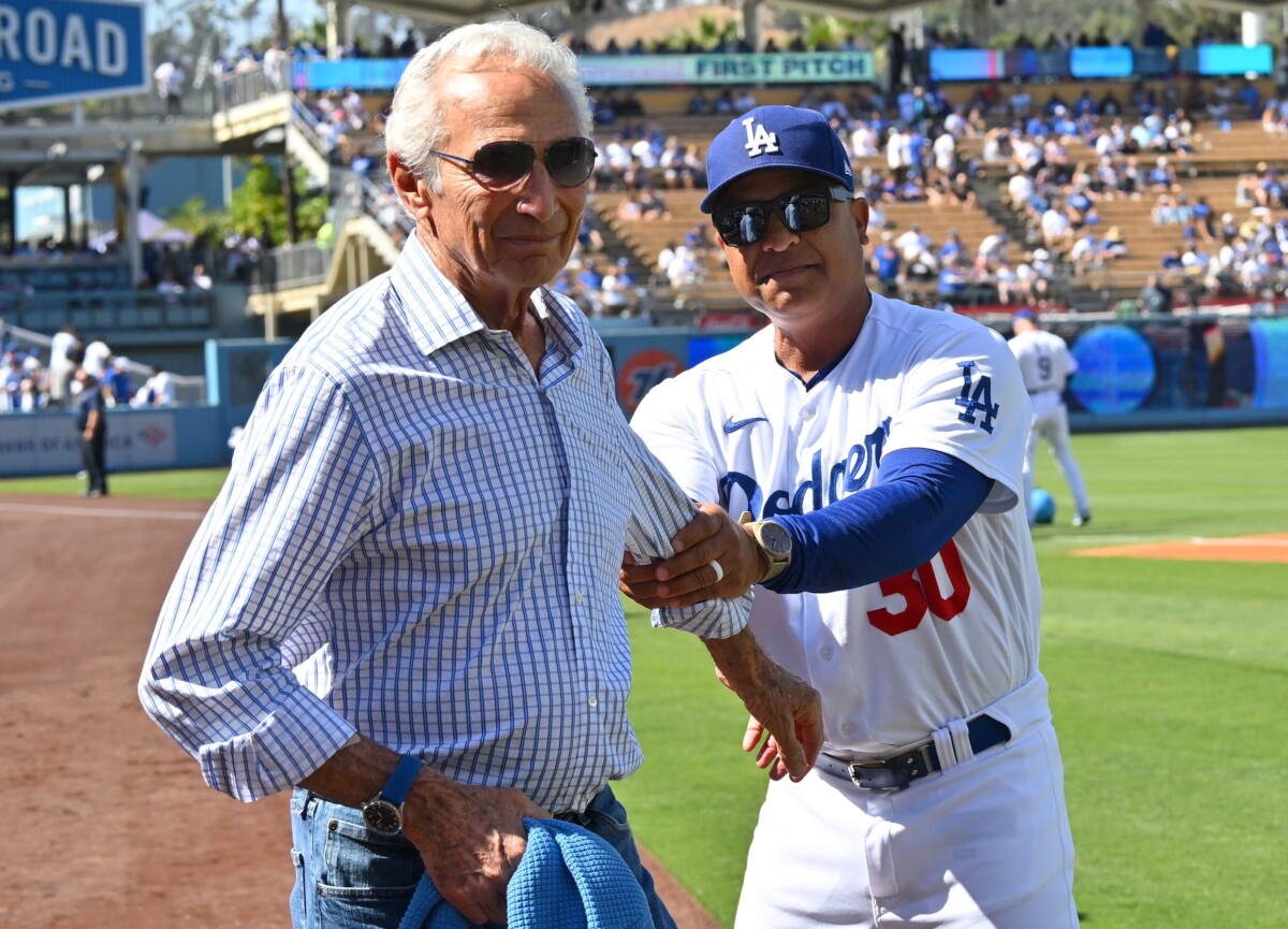 Sandy Koufax Approves of Dave Roberts’ Job as Dodgers Manager